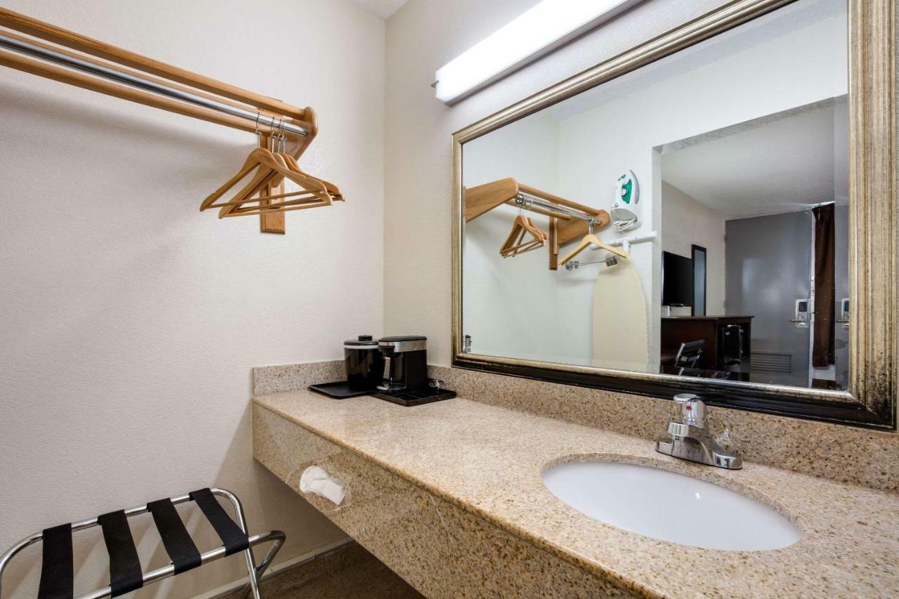 Quality Inn Starkville Εξωτερικό φωτογραφία